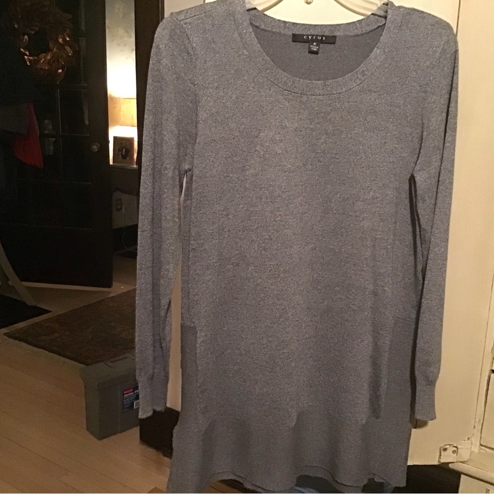 CYRUSmarbled gray knit tunic M
